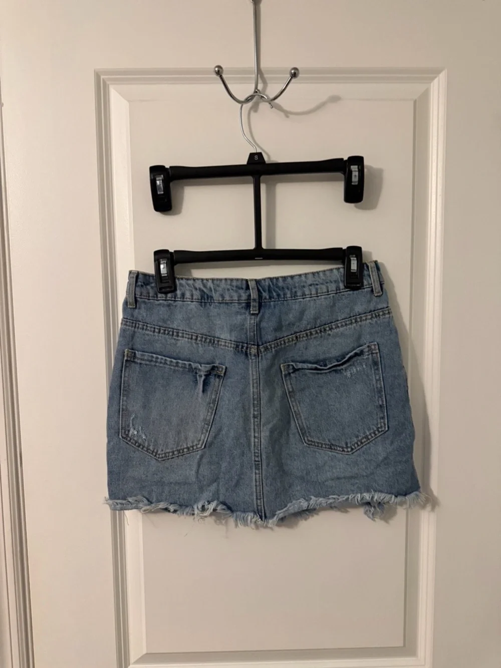 Forever 21 Casual Distressed Denim Mini Skirt Sz 6, 28 - Picture 3 of 4